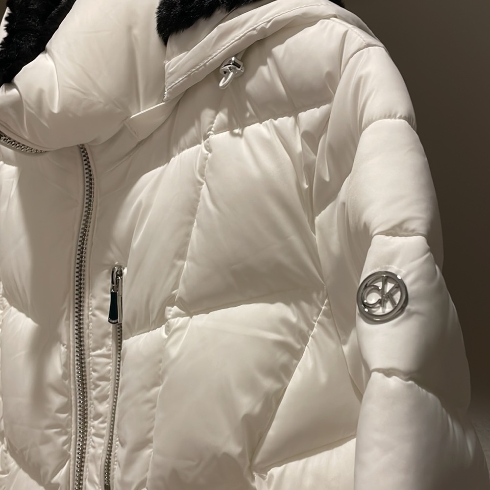 Calvin Klein white down filled puffer jacket, black faux fur lined hood, size M - Picture 3 of 6